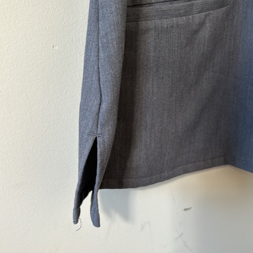 FIGS Scrub Casma Three-Pocket Scrub Top Graphite Size Large - Picture 7 of 11